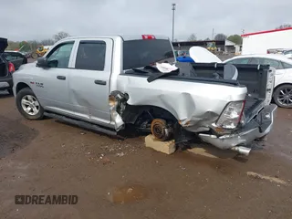 2017 Ram 1500 Express z VIN 3C6RR7KT0HG793912, wystawiony jako IAAI lot #42117201 z przebiegiem 111 728 mil mil oraz . Historia ofert i sprzedaży dostępna na DreamBid. Obrazek 3.
