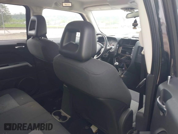 2008 Jeep Patriot Sport z VIN 1J8FF28W98D798783, wystawiony jako IAAI lot #42289785 z przebiegiem 116 453 mil mil oraz . Historia ofert i sprzedaży dostępna na DreamBid. Obrazek 8.