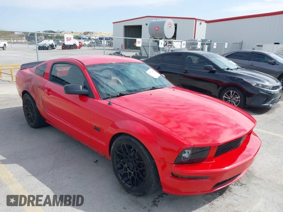 2006 Ford Mustang GT Deluxe with VIN 1ZVFT82H465211066, listed as a IAAI auction lot 41572368 with 84,389 mi miles. Bid and sale history available at carsss.com. Image 1.