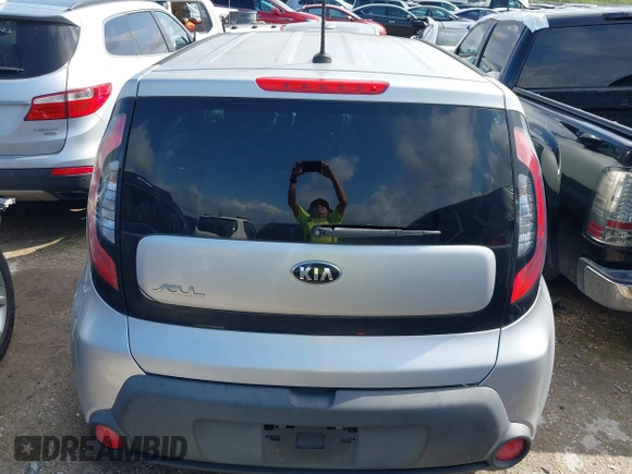 2015 Kia Soul z VIN KNDJN2A27F7747659, wystawiony jako IAAI lot #42420332 z przebiegiem 117 415 mil mil oraz . Historia ofert i sprzedaży dostępna na DreamBid. Obrazek 14.