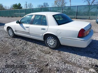 1999 Mercury Grand Marquis GS z VIN 2MEFM74W0XX686623, wystawiony jako IAAI lot #41828993 z przebiegiem 245 171 mil mil oraz . Historia ofert i sprzedaży dostępna na DreamBid. Obrazek 3.