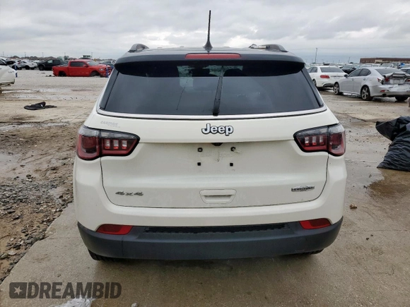 2019 Jeep Compass Latitude z VIN 3C4NJDBB2KT703341, wystawiony jako Copart lot #55974345 z przebiegiem 54 822 mil mil oraz Szkoda całkowita • Salvage title. Historia ofert i sprzedaży dostępna na DreamBid. Obrazek 6.