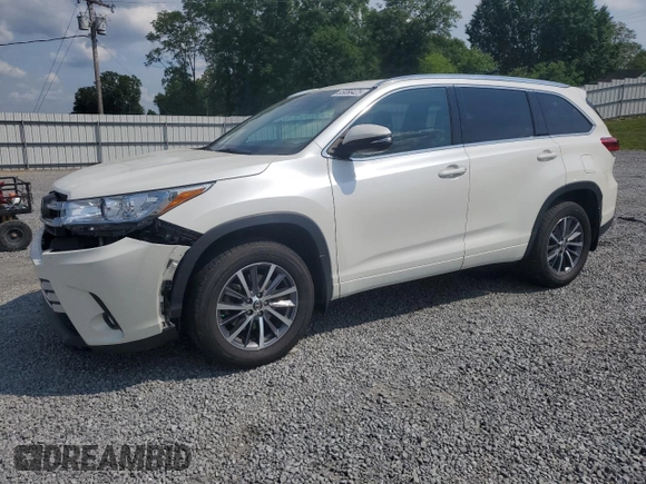 2017 Toyota Highlander XLE z VIN 5TDJZRFH6HS362094, wystawiony jako Copart lot #55086425 z przebiegiem 77 078 mil mil oraz Szkoda całkowita • Salvage title. Historia ofert i sprzedaży dostępna na DreamBid. Obrazek 1.