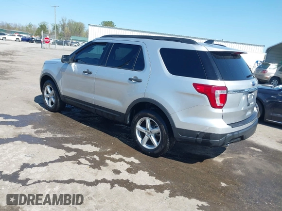 2018 Ford Explorer z VIN 1FM5K8BH0JGC57147, wystawiony jako IAAI lot #41923522 z przebiegiem 115 843 mil mil oraz . Historia ofert i sprzedaży dostępna na DreamBid. Obrazek 3.