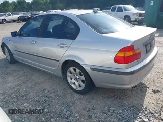 2004 BMW 3 Series 325i z VIN WBAET37494NJ95447, wystawiony jako IAAI lot #42350519 z przebiegiem 220 829 mil mil oraz . Historia ofert i sprzedaży dostępna na DreamBid. Obrazek 3.