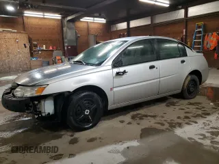 2004 Saturn ION ION 1 z VIN 1G8AF52F64Z155715, wystawiony jako Copart lot #48137765 z przebiegiem 105 711 mil mil oraz Szkody całkowita. Historia ofert i sprzedaży dostępna na DreamBid. Obrazek 1.