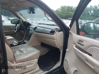 2007 Cadillac Escalade ESV z VIN 1GYFK66827R261571, wystawiony jako IAAI lot #42422302 z przebiegiem 197 501 mil mil oraz . Historia ofert i sprzedaży dostępna na DreamBid. Obrazek 5.
