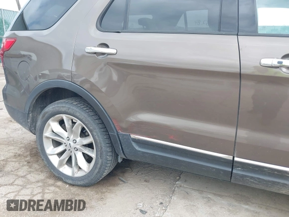 2015 Ford Explorer Limited z VIN 1FM5K8F83FGA32562, wystawiony jako IAAI lot #42223284 z przebiegiem 213 061 mil mil oraz . Historia ofert i sprzedaży dostępna na DreamBid. Obrazek 6.