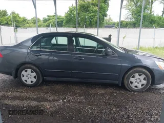 2006 Honda Accord LX z VIN 1HGCM56496A072795, wystawiony jako IAAI lot #42345980 z przebiegiem 226 480 mil mil oraz . Historia ofert i sprzedaży dostępna na DreamBid. Obrazek 13.