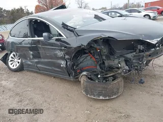 2017 Tesla Model X 90D z VIN 5YJXCBE26HF044710, wystawiony jako IAAI lot #40816228 z przebiegiem Nie podano mil oraz . Historia ofert i sprzedaży dostępna na DreamBid. Obrazek 18.