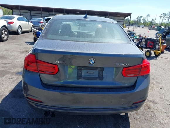 2018 BMW 3 Series 330i xDrive с VIN WBA8D9C50JEM32978, выставлен на аукционе IAAI как лот 41894911 с пробегом 67 474 миль миль и . История ставок и продаж доступна на DreamBid. Изображение 16.