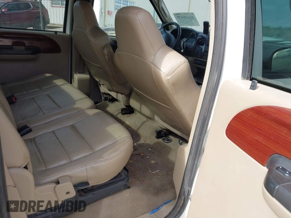 2006 Ford F-250 XL z VIN 1FTSW21P36EA12234, wystawiony jako IAAI lot #41218439 z przebiegiem 366 410 mil mil oraz . Historia ofert i sprzedaży dostępna na DreamBid. Obrazek 8.