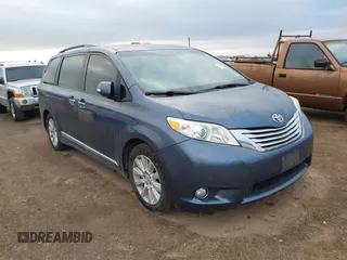 2014 Toyota Sienna XLE z VIN 5TDYK3DC1ES467564, wystawiony jako IAAI lot #41230909 z przebiegiem 101 663 mil mil oraz . Historia ofert i sprzedaży dostępna na DreamBid. Obrazek 1.