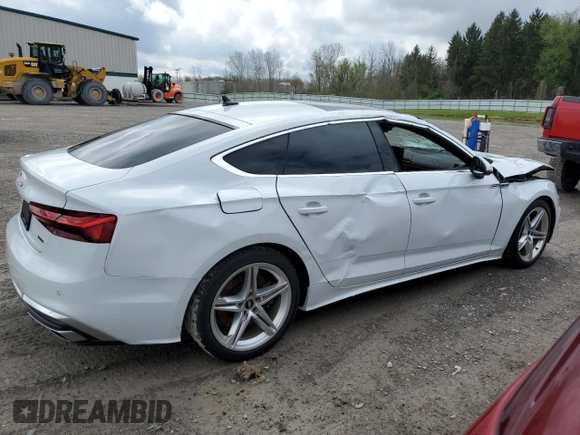 2022 Audi A5 Sportback S line Premium Plus z VIN WAUFACF59NA018118, wystawiony jako Copart lot #55637735 z przebiegiem 34 568 mil mil oraz Szkody całkowita. Historia ofert i sprzedaży dostępna na DreamBid. Obrazek 3.