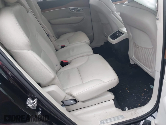 2021 Volvo XC90 Momentum z VIN YV4A22PK5M1711997, wystawiony jako IAAI lot #41548069 z przebiegiem 62 672 mil mil oraz . Historia ofert i sprzedaży dostępna na DreamBid. Obrazek 8.