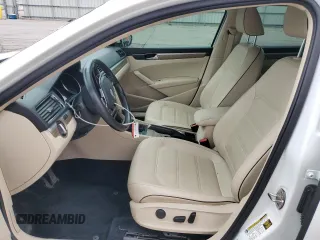 2018 Volkswagen Passat SE z VIN 1VWBA7A32JC021694, wystawiony jako Copart lot #57619625 z przebiegiem 113 172 mil mil oraz Szkoda całkowita • Salvage title. Historia ofert i sprzedaży dostępna na DreamBid. Obrazek 7.