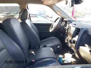 2018 Ram 2500 Tradesman с VIN 3C6UR5HJ0JG216906, выставлен на аукционе IAAI как лот 41409441 с пробегом 122 401 миль миль и . История ставок и продаж доступна на DreamBid. Изображение 5.