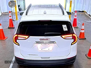 2022 GMC Terrain SLE z VIN 3GKALMEV9NL212210, wystawiony jako IAAI lot #42569102 z przebiegiem 71 097 mil mil oraz . Historia ofert i sprzedaży dostępna na DreamBid. Obrazek 1.