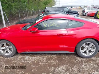 2020 Ford Mustang EcoBoost z VIN 1FA6P8TH2L5122958, wystawiony jako IAAI lot #42151031 z przebiegiem 47 793 mil mil oraz . Historia ofert i sprzedaży dostępna na DreamBid. Obrazek 14.