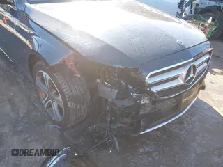 2018 Mercedes-Benz E 300 with VIN WDDZF4KB5JA365156, listed as a IAAI auction lot 41261324 with 73,718 mi miles and . Bid and sale history available at DreamBid. Image 6.