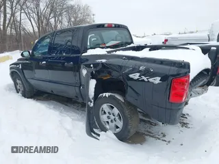 2005 Dodge Dakota SLT with VIN 1D7HW48N55S271727, listed as a IAAI auction lot 41249537 with 196,500 mi miles. Bid and sale history available at carsss.com. Image 3.