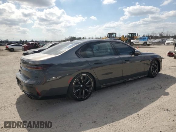 2023 BMW 7 Series 760i xDrive z VIN WBA33EJ08PCN66400, wystawiony jako Copart lot #44705455 z przebiegiem Nie podano mil oraz Nie do naprawy • Non repairable. Historia ofert i sprzedaży dostępna na DreamBid. Obrazek 3.