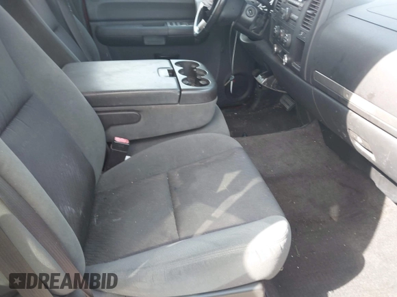2009 Chevrolet Silverado 1500 LT with VIN 1GCEC29C09Z272241, listed as a IAAI auction lot 41978408 with 180,661 mi miles. Bid and sale history available at carsss.com. Image 5.