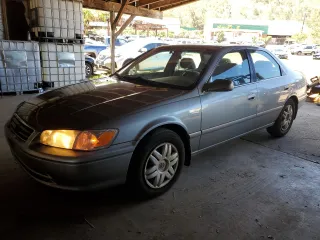 2001 Toyota Camry CE z VIN JT2BG22K610585062, wystawiony jako Copart lot #50842765 z przebiegiem 73 035 mil mil oraz Szkoda całkowita • Salvage title. Historia ofert i sprzedaży dostępna na DreamBid. Obrazek 1.