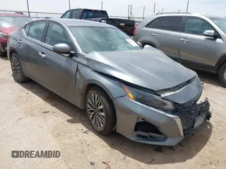 2023 Nissan Altima SV z VIN 1N4BL4DV3PN317528, wystawiony jako IAAI lot #42130756 z przebiegiem 73 037 mil mil oraz . Historia ofert i sprzedaży dostępna na DreamBid. Obrazek 1.