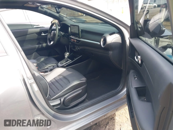 2023 Kia Forte GT-Line z VIN 3KPF54AD6PE684798, wystawiony jako IAAI lot #41921089 z przebiegiem 24 670 mil mil oraz . Historia ofert i sprzedaży dostępna na DreamBid. Obrazek 5.