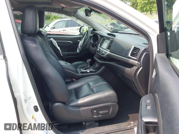 2017 Toyota Highlander XLE z VIN 5TDJZRFH0HS417638, wystawiony jako IAAI lot #42396180 z przebiegiem 101 377 mil mil oraz . Historia ofert i sprzedaży dostępna na DreamBid. Obrazek 5.