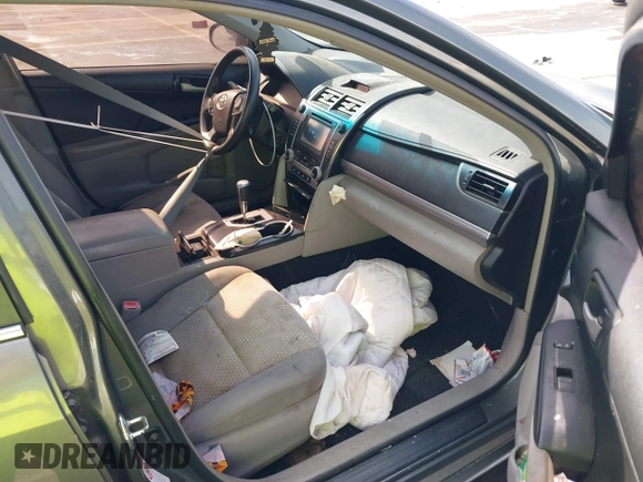 2014 Toyota Camry L with VIN 4T4BF1FK2ER404540, listed as a IAAI auction lot 40744025 with 1 mi miles. Bid and sale history available at carsss.com. Image 5.