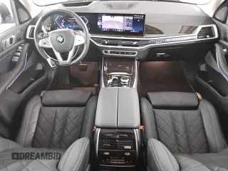 2025 BMW X7 xDrive40i z VIN 5UX23EM09S9X05528, wystawiony jako Copart lot #53862305 z przebiegiem 28 698 mil mil oraz Tytuł czysty. Historia ofert i sprzedaży dostępna na DreamBid. Obrazek 8.