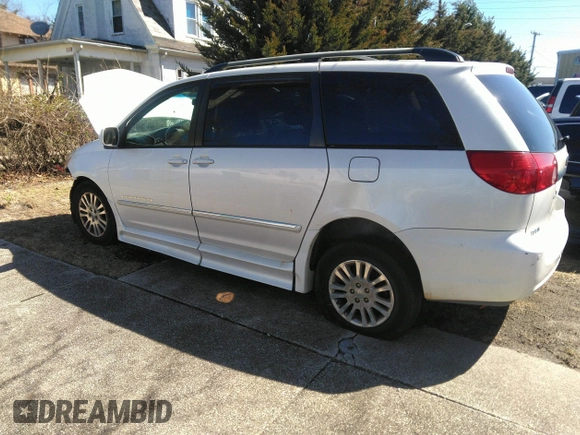 2007 Toyota Sienna XLE z VIN 5TDZK22C57S090127, wystawiony jako IAAI lot #41889083 z przebiegiem 136 191 mil mil oraz . Historia ofert i sprzedaży dostępna na DreamBid. Obrazek 3.