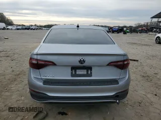 2024 Volkswagen Jetta Sport z VIN 3VWAM7BU7RM055585, wystawiony jako Copart lot #42109675 z przebiegiem 17 485 mil mil oraz Szkoda całkowita • Salvage title. Historia ofert i sprzedaży dostępna na DreamBid. Obrazek 6.