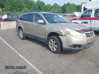 2010 Subaru Outback Premium All-Weather Anniversary z VIN 4S4BRBCC3A3382746, wystawiony jako IAAI lot #42402845 z przebiegiem 215 212 mil mil oraz . Historia ofert i sprzedaży dostępna na DreamBid. Obrazek 1.