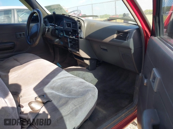 1994 Toyota Pickup DLX z VIN 4TARN81P1RZ276503, wystawiony jako IAAI lot #42169604 z przebiegiem 245 498 mil mil oraz . Historia ofert i sprzedaży dostępna na DreamBid. Obrazek 5.