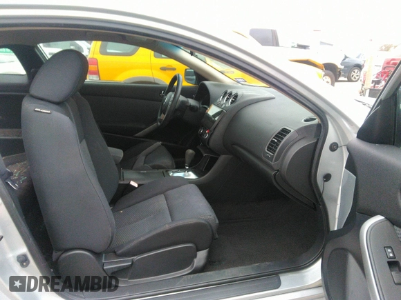 2009 Nissan Altima 2.5 S with VIN 1N4AL24E39C183862, listed as a IAAI auction lot 41334082 with 107,993 mi miles. Bid and sale history available at carsss.com. Image 5.
