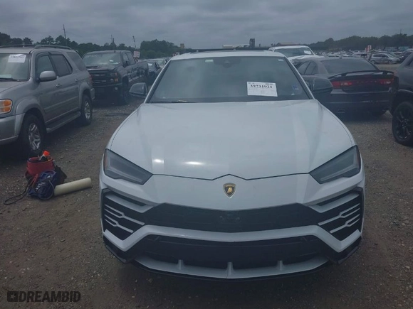 2020 Lamborghini Urus with VIN ZPBUA1ZL9LLA10233, listed as a IAAI auction lot 39731921 with NaN miles. Bid and sale history available at carsss.com. Image 12.