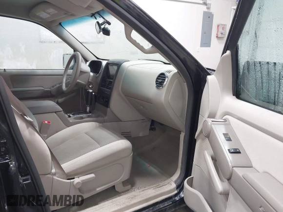 2006 Ford Explorer XLS z VIN 1FMEU72E66UB14206, wystawiony jako IAAI lot #41643512 z przebiegiem 126 994 mil mil oraz . Historia ofert i sprzedaży dostępna na DreamBid. Obrazek 5.