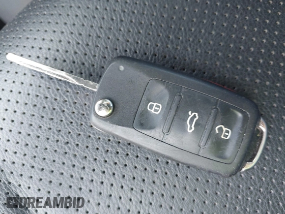2013 Volkswagen Jetta SE z VIN 3VWDX7AJ8DM399267, wystawiony jako IAAI lot #42687598 z przebiegiem 137 271 mil mil oraz . Historia ofert i sprzedaży dostępna na DreamBid. Obrazek 11.