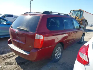 2008 Kia Sedona LX with VIN KNDMB233586245771, listed as a IAAI auction lot 41779801 with 141,157 mi miles. Bid and sale history available at carsss.com. Image 4.