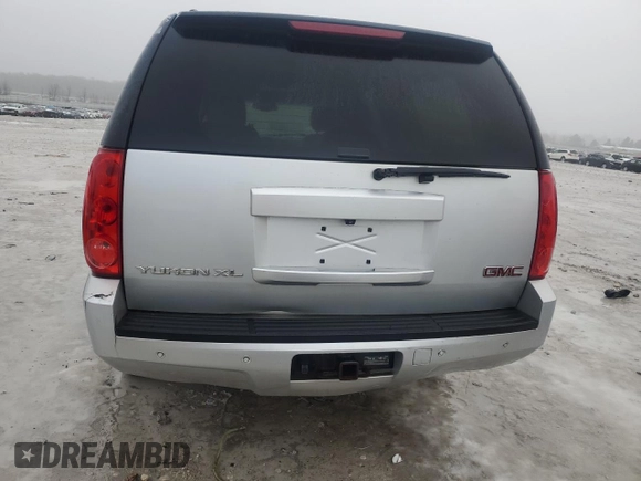 2014 GMC Yukon XL SLT with VIN 1GKS2KE70ER137838, listed as a Copart auction lot 85242764 with 288,821 mi miles and Clean Title. Bid and sale history available at carsss.com. Image 6.