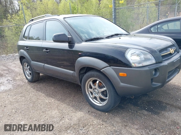 2005 Hyundai Tucson GLS with VIN KM8JN12D55U053476, listed as a IAAI auction lot 42118213 with 202,475 mi miles. Bid and sale history available at carsss.com. Image 1.