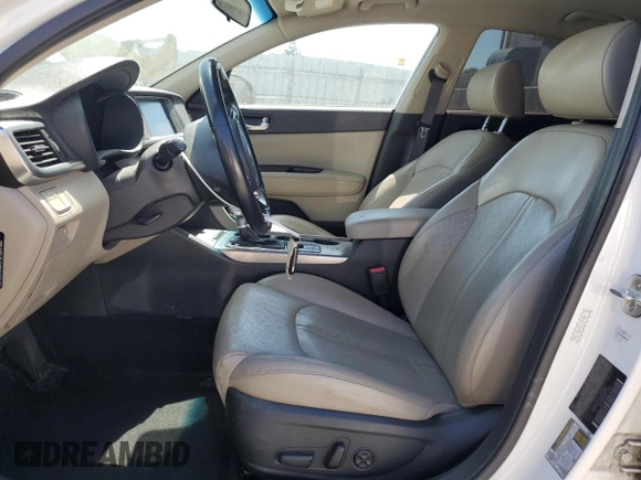 2017 Kia Optima EX z VIN KNAGU4LE0H5013862, wystawiony jako Copart lot #56093075 z przebiegiem 129 511 mil mil oraz Czysty tytuł • Clean title. Historia ofert i sprzedaży dostępna na DreamBid. Obrazek 7.