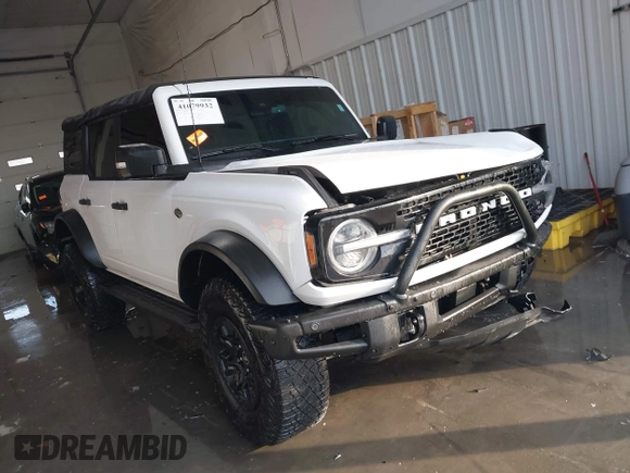 2022 Ford Bronco with VIN 1FMEE5DP0NLB52759, listed as a IAAI auction lot 41079932 with 46,503 mi miles. Bid and sale history available at carsss.com. Image 1.