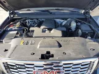 2017 GMC Yukon XL SLT with VIN 1GKS1GKC3HR399827, listed as a Copart auction lot 52375395 with 209,851 mi miles and Clean Title. Bid and sale history available at carsss.com. Image 12.