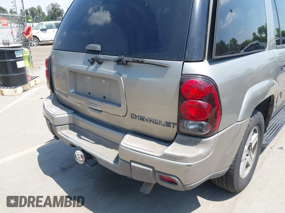 2003 Chevrolet TrailBlazer EXT LT with VIN 1GNES16S736233526, listed as a IAAI auction lot 42193747 with 197,471 mi miles. Bid and sale history available at carsss.com. Image 13.