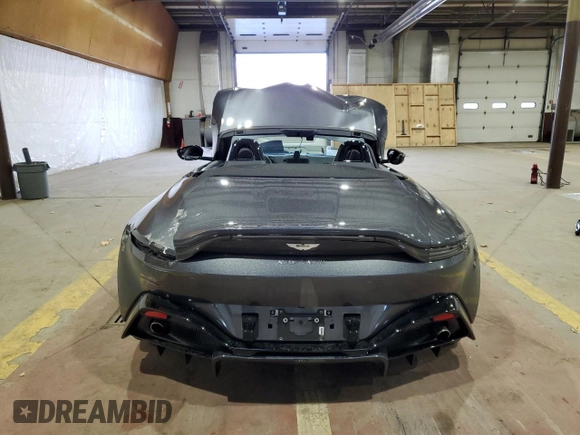 2021 Aston Martin Vantage z VIN SCFSMGBW2MGP05338, wystawiony jako Copart lot #80123274 z przebiegiem Nie podano mil oraz Szkody całkowita. Historia ofert i sprzedaży dostępna na DreamBid. Obrazek 6.