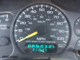 2001 Chevrolet Tahoe LT with VIN 1GNEC13T31R122882, listed as a IAAI auction lot 41999271 with 211,687 mi miles. Bid and sale history available at carsss.com. Image 16.